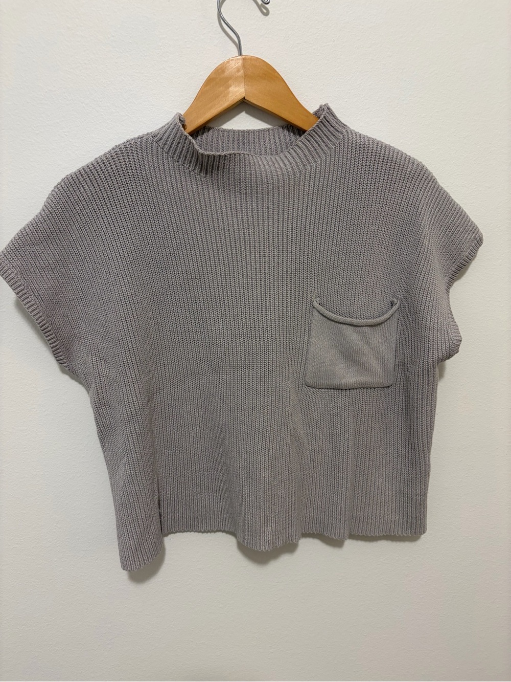 Women's Short Sleeve Knit Top in Gray